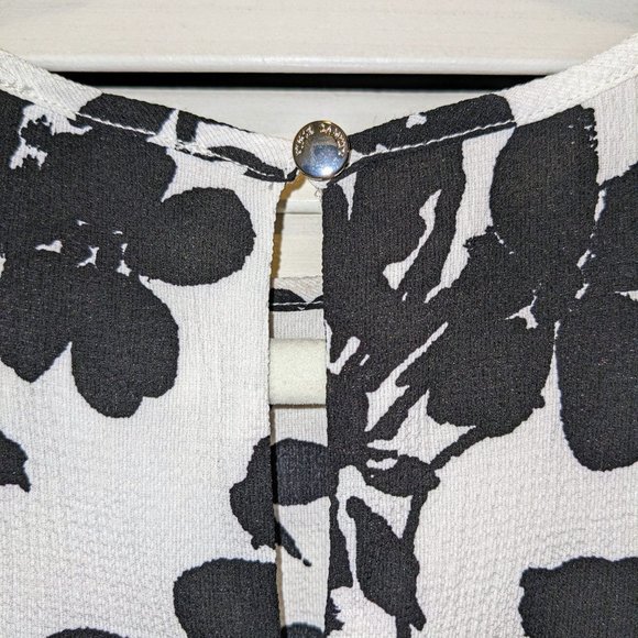 EUC Vince Camuto Cold Shoulder Blouse Small Black/White Floral Keyhole Summer. - Picture 8 of 9